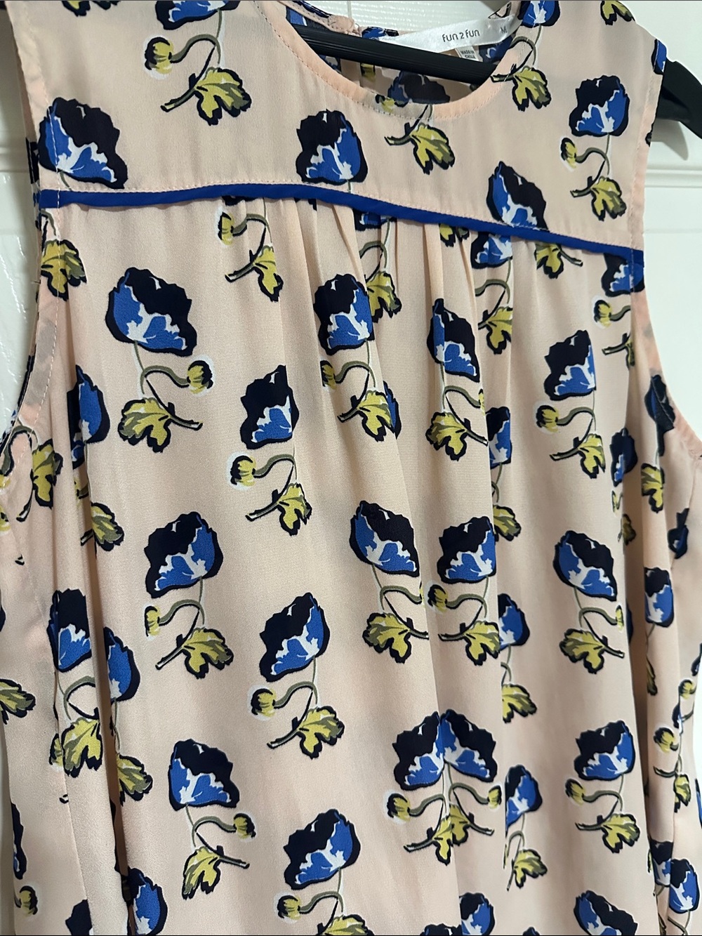 Sleeveless Pink Floral Blouse with Blue Flowers and Details - Picture 2 of 4